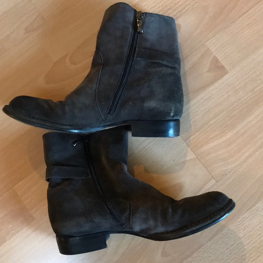 Alberto Fermani gray suede ankle booties sz 37.5